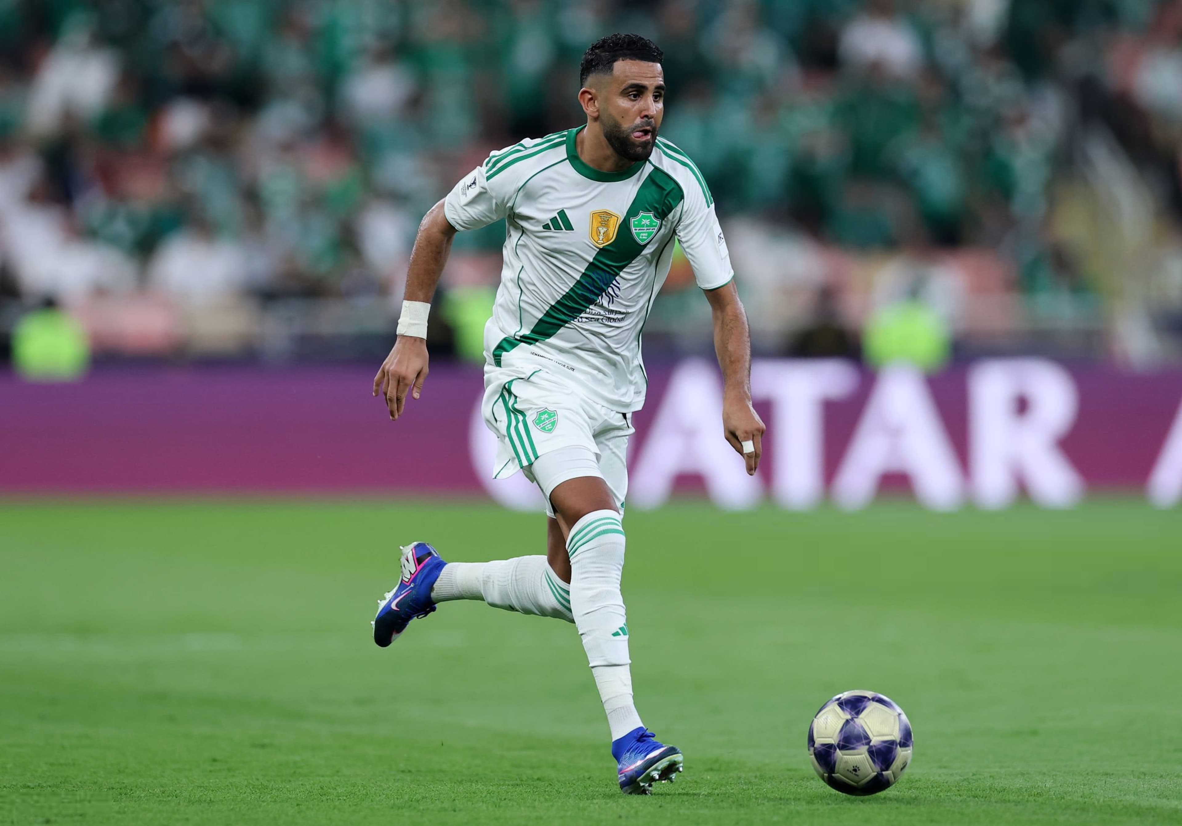 Mahrez laisse planer le doute sur son avenir, puis remporte la LDC