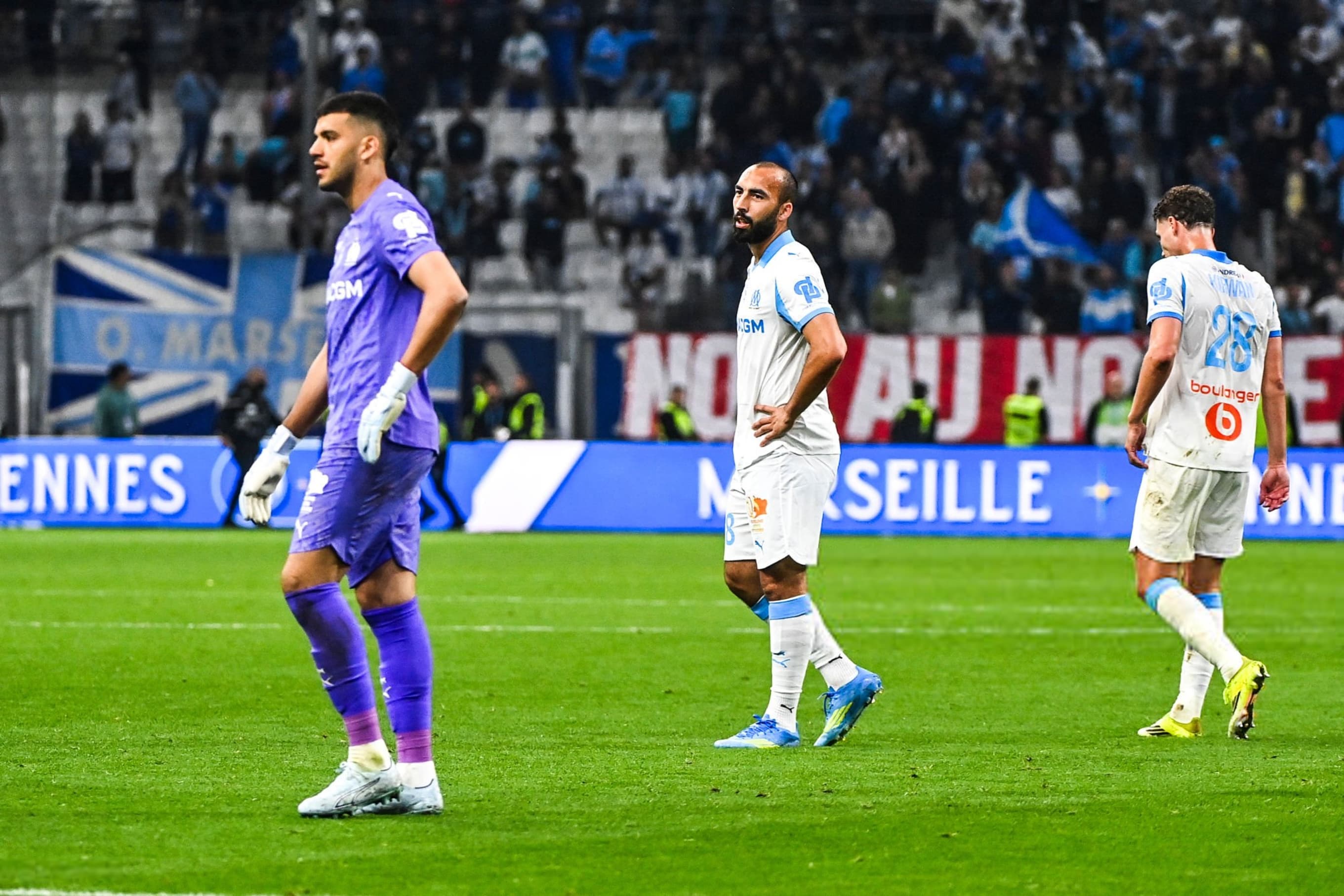 « T'es pas mon père » : rien ne va plus entre Abdelli et Beye !